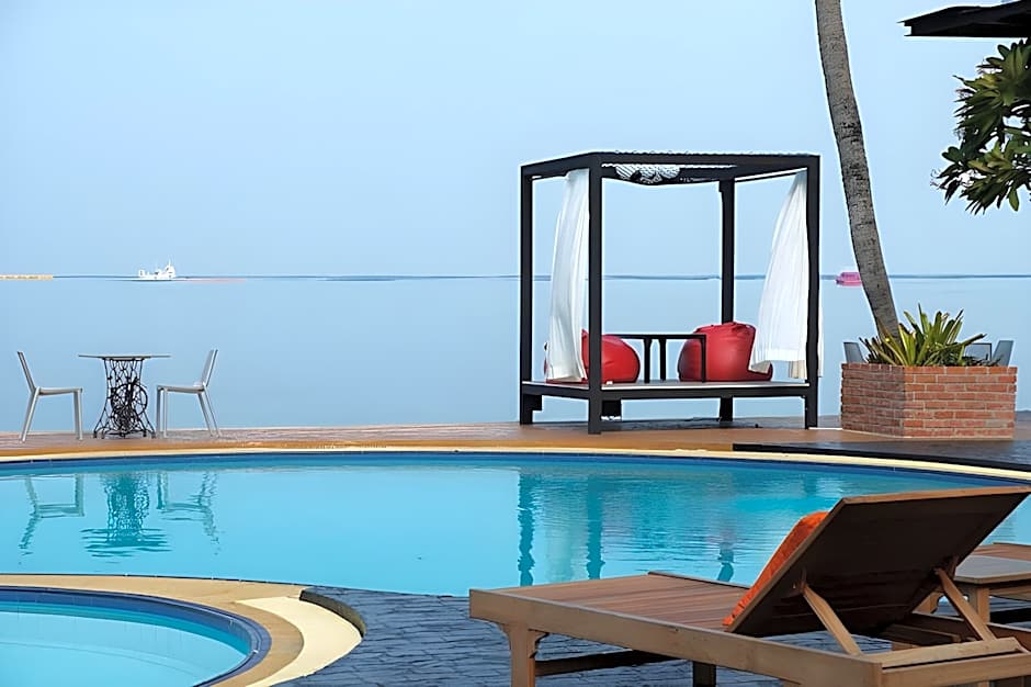 The Loft Seaside Sriracha Hotel