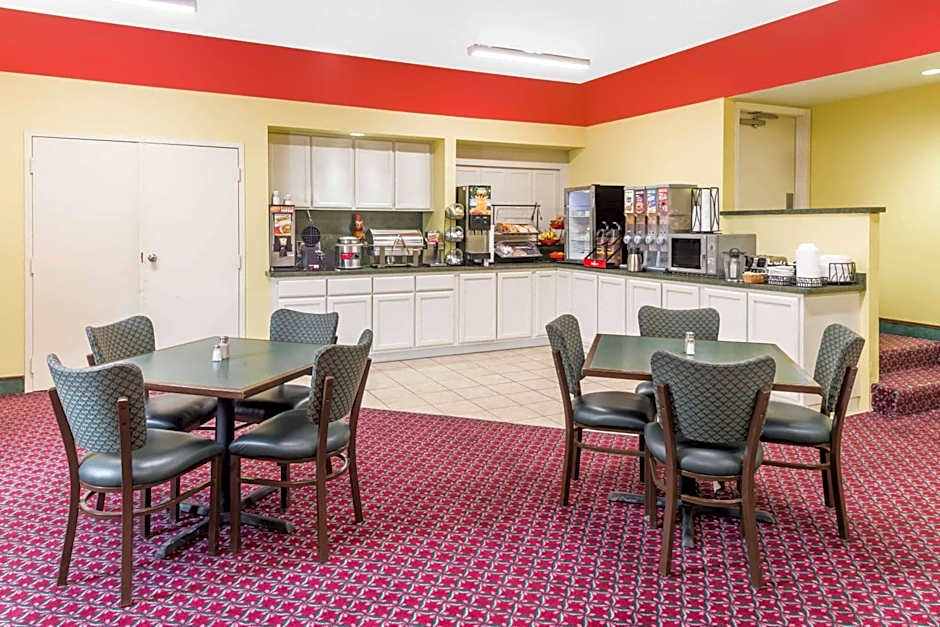 Ramada by Wyndham Vandalia