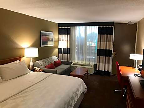 1 King Standard Pool View