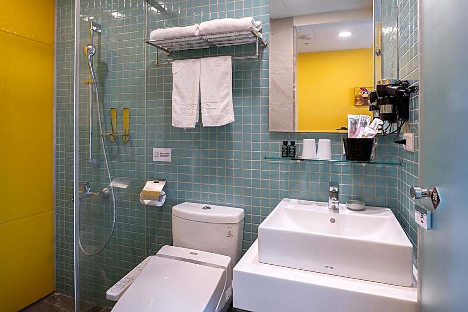 CHECK inn Express Taichung Yizhong