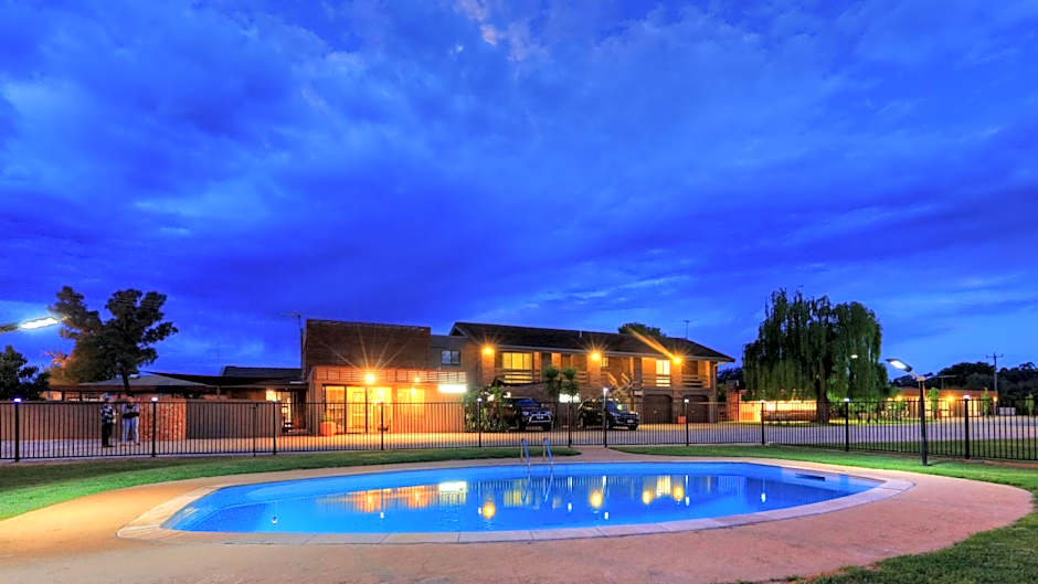 Photo 1 of 48 of Motel Meneres