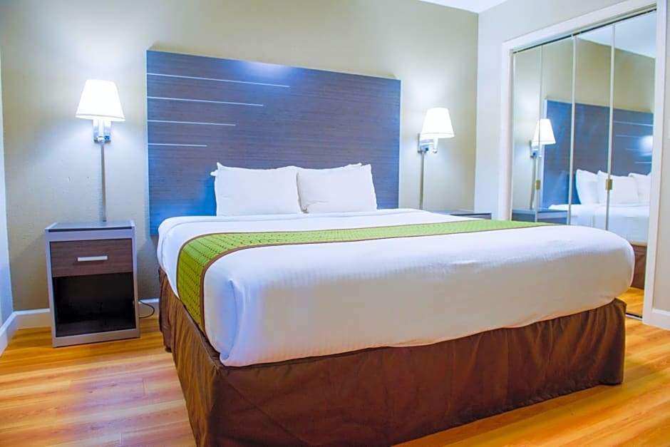 Days Inn & Suites by Wyndham Athens