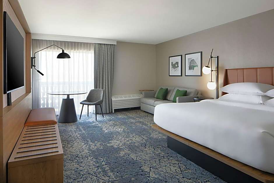Photo 1 of 11 of 1 King Bed Guestroom, Club Level