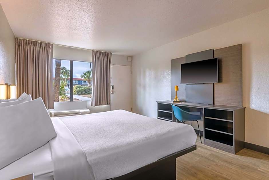 Motel 6 Spring Hill, FL - Weeki Wachee