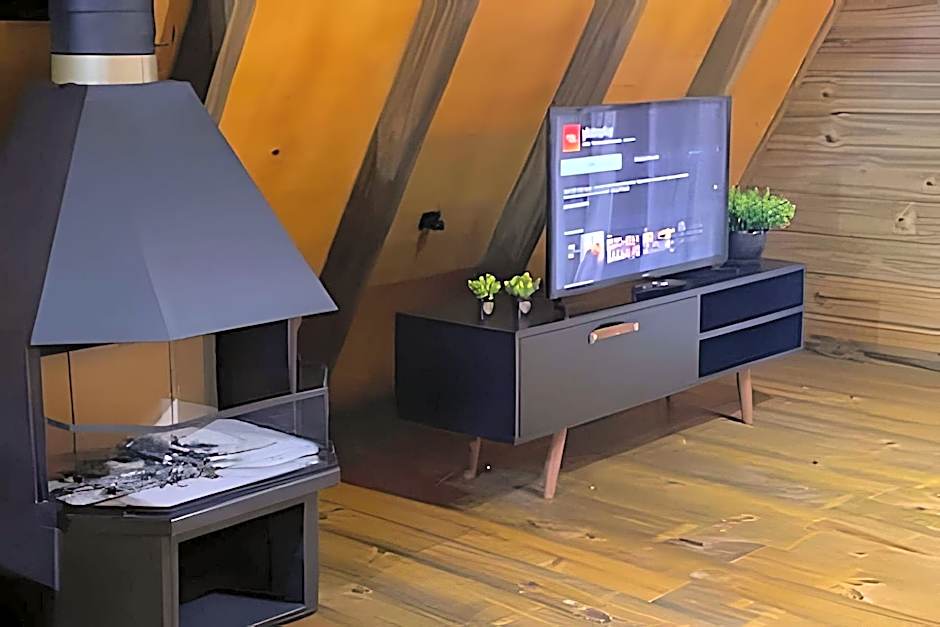 Chalé dos Alpes 2 hidromassagem e Lareira