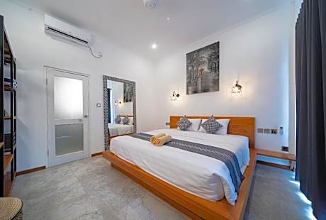 Suite with Pool View