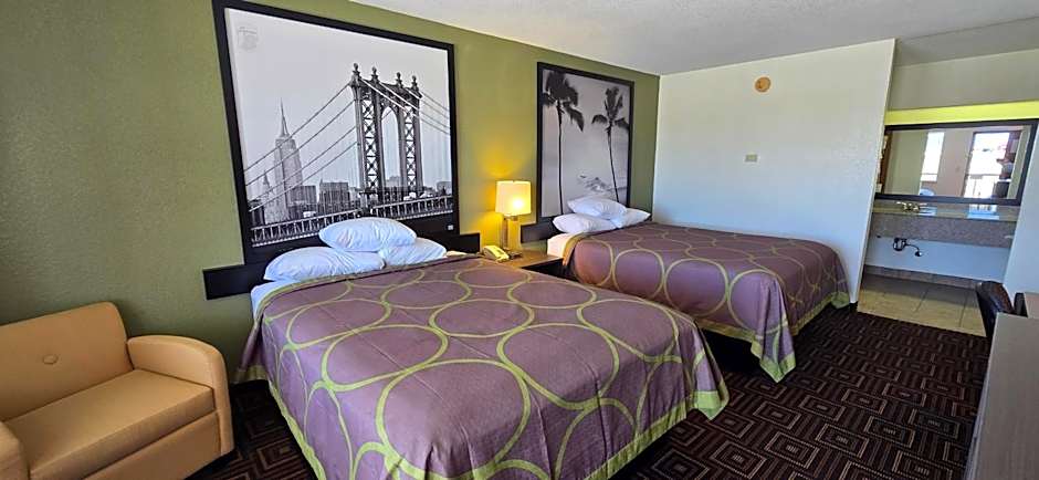 Super 8 by Wyndham Seguin