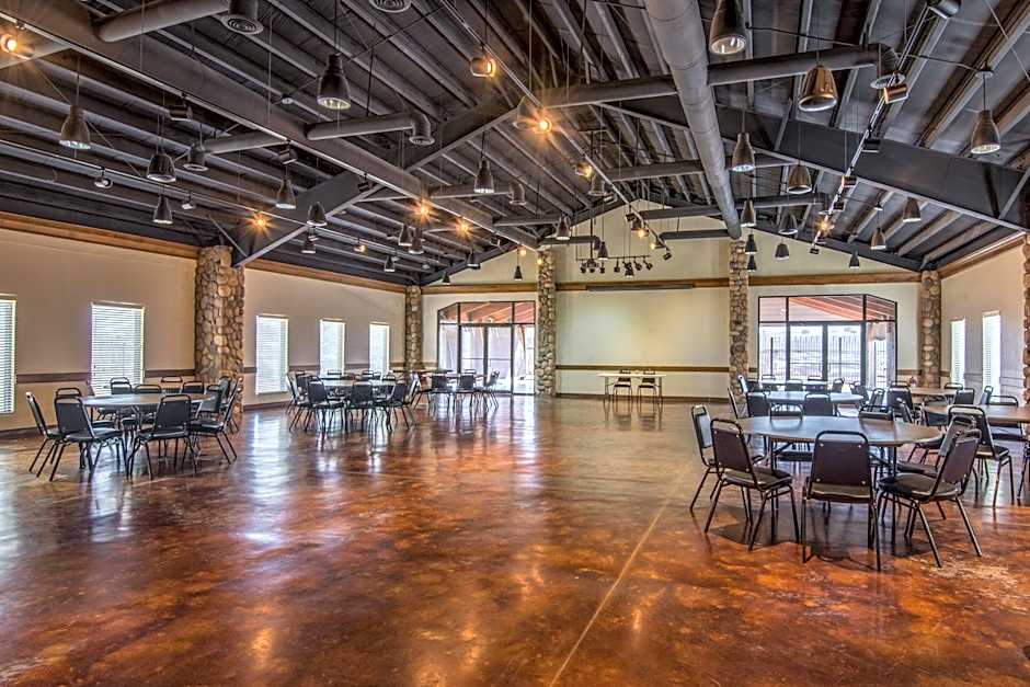 AmericInn by Wyndham Pampa - Event Center