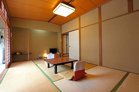 Japanese-Style Quadruple Room