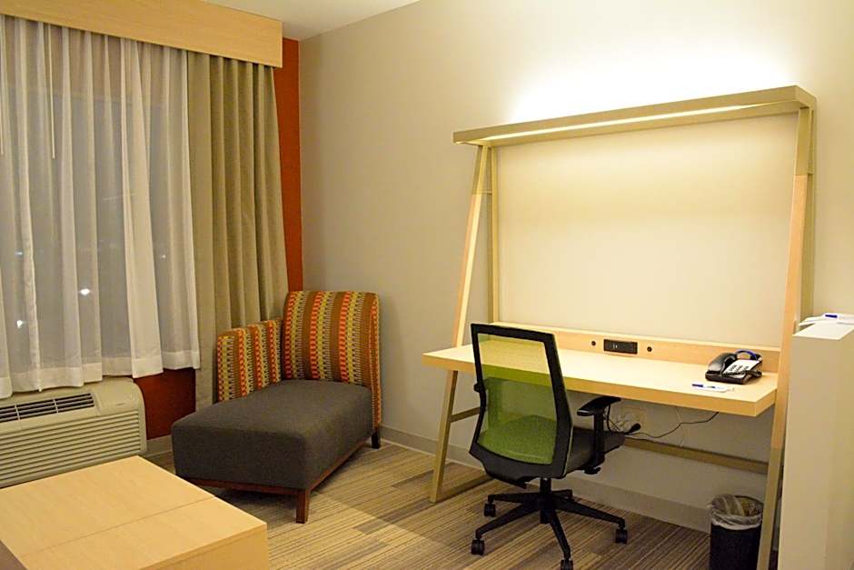 Holiday Inn Express & Suites Lexington Park California By IHG