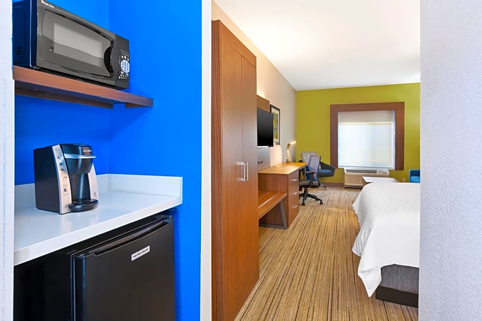 Holiday Inn Express and Suites Three Rivers By IHG
