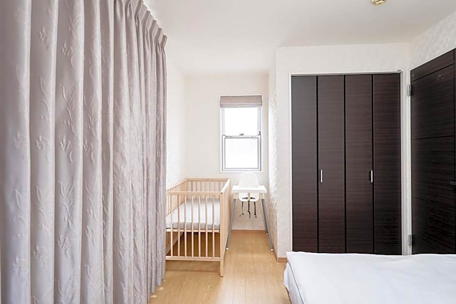 Shinokubo guest house , near shinjuku 100 square meters, 4 bedrooms, 1 living room 1kitchen 2toilet 1bathroom washmachine