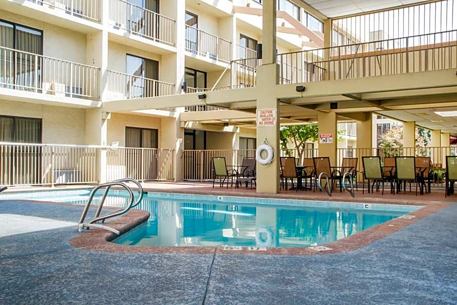 Econo Lodge Broken Arrow