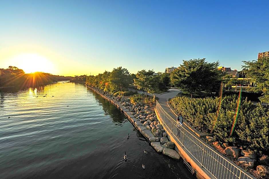 Holiday Inn Express & Suites Mississauga-Toronto Southwest By IHG