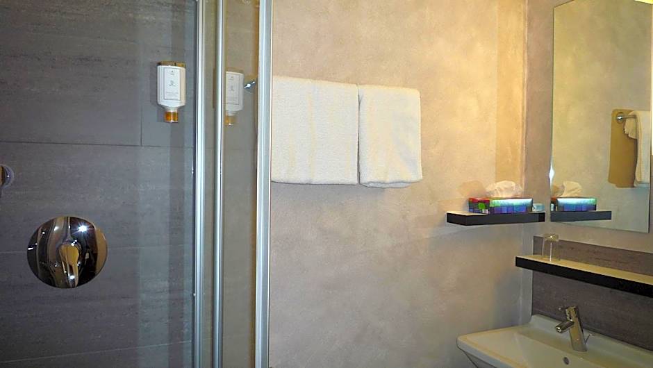 Hotel Cristall - Frankfurt City