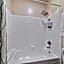 Beverly Hills Gem 1 BR Apt with Parking 218