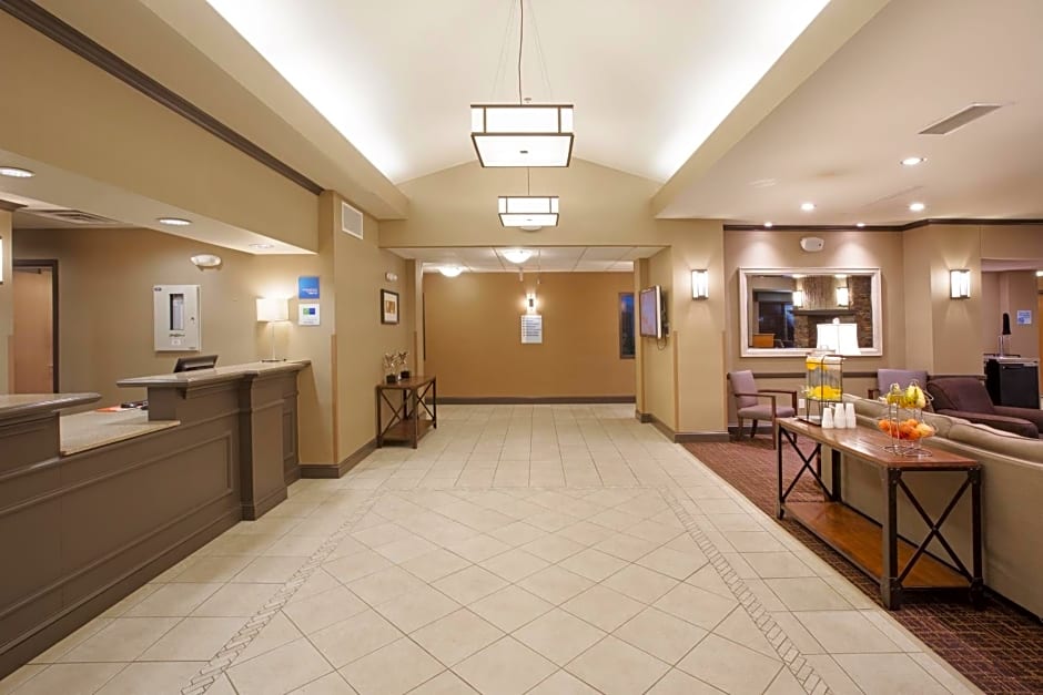 Holiday Inn Express Suites Yankton Hotel