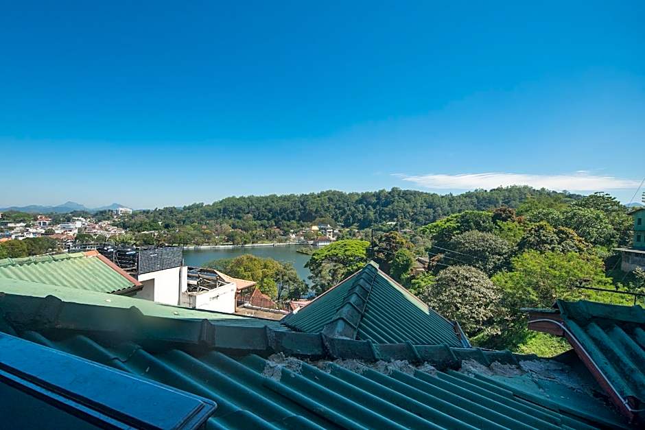 Ceyloni Lake Residency