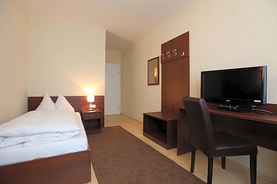 Photo 1 of 4 of Single Room