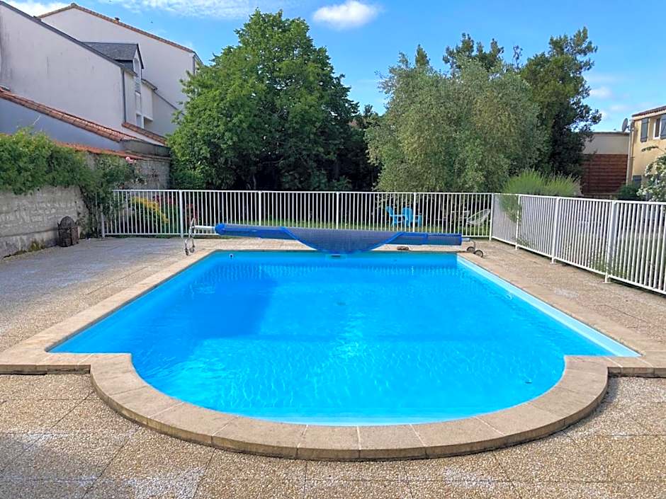 La Villa des Roses Gîte Chambres d'hôtes Piscine chauffée