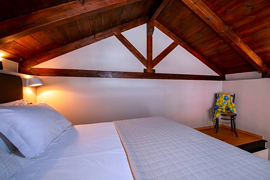 Mosaic Venetian Harbour Suites