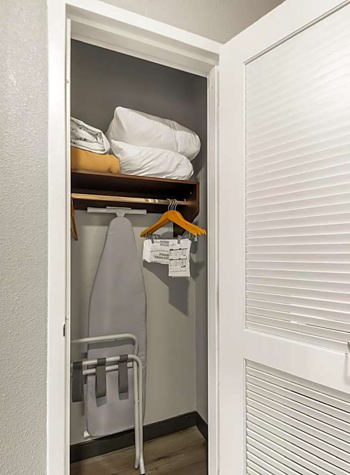 Hawthorn Extended Stay by Wyndham College Station