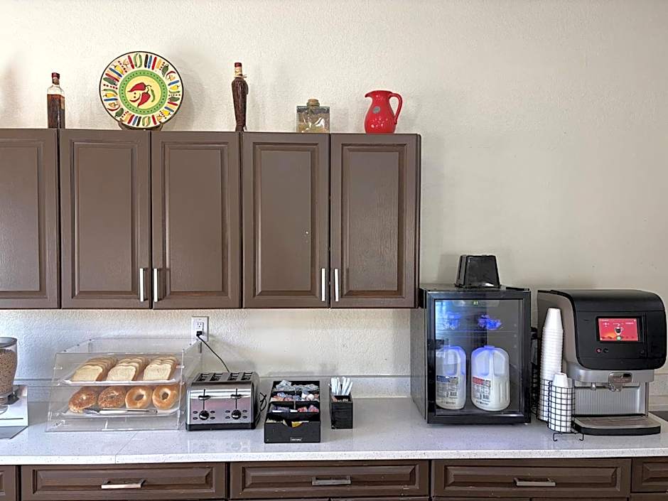 HomeTowne Studios Richmond, VA - W Broad St