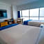 Wyndham Guayaquil, Puerto Santa Ana