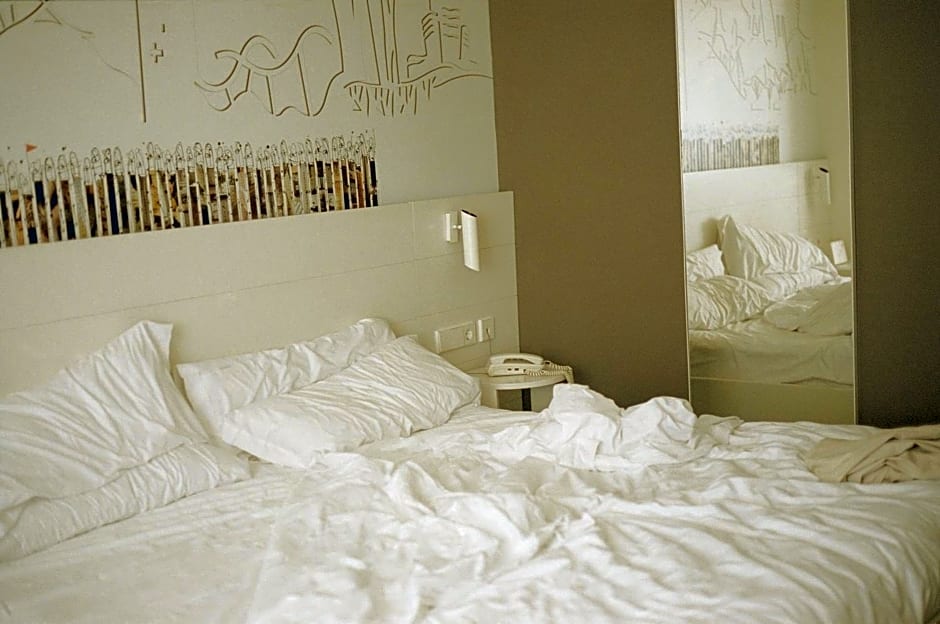 Pol & Grace Hotel