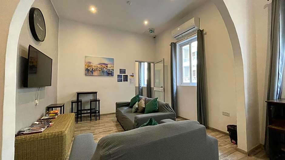 Bookarest Hostel Malta