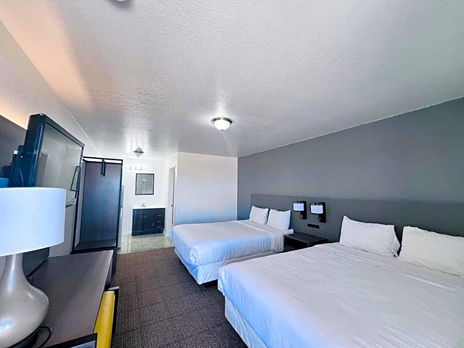 OYO Garden Inn and Suites Pearsall I-35 East