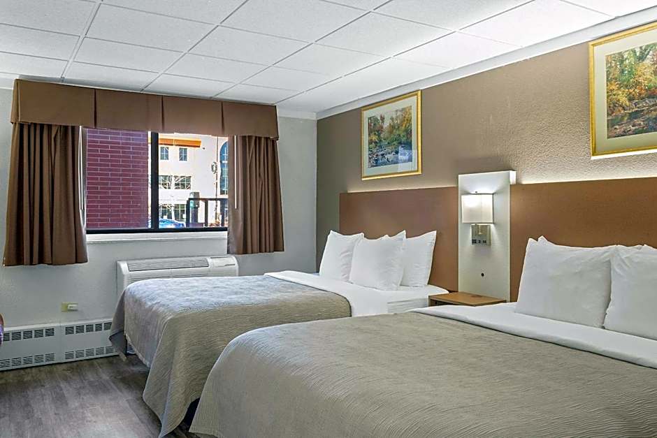 Quality Inn & Suites Downtown
