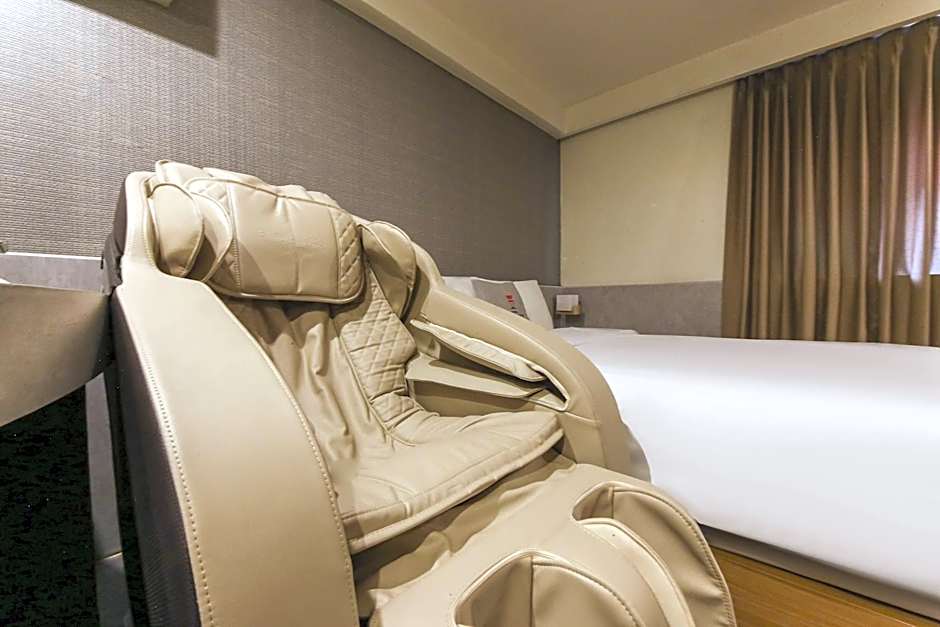 Hotel M story