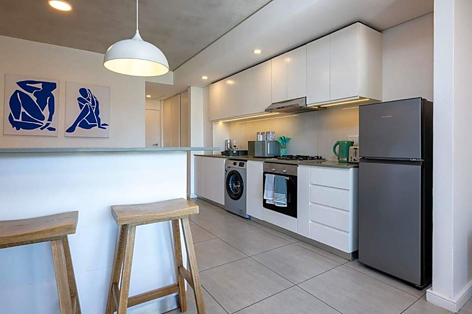 Hugos Seaside Haven E210