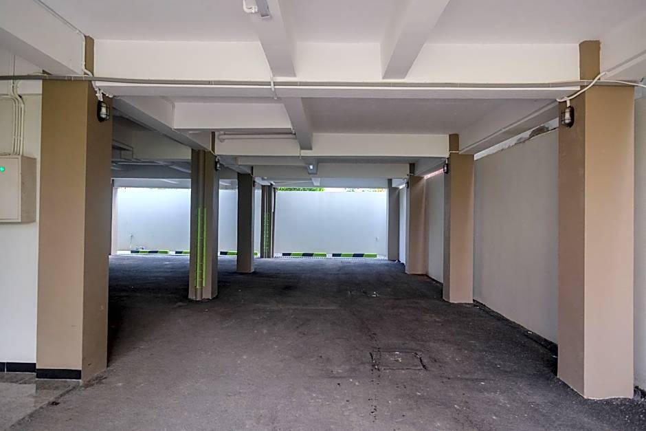 Urbanview Grand Lotus Hotel by RedDoorz