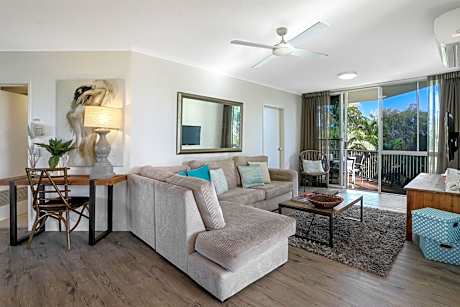 Three-Bedroom Rooftop Apartment with BBQ