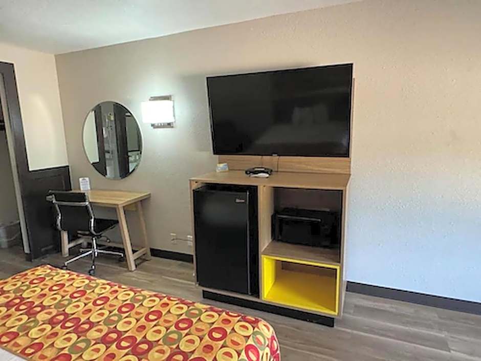 Days Inn by Wyndham Longview South