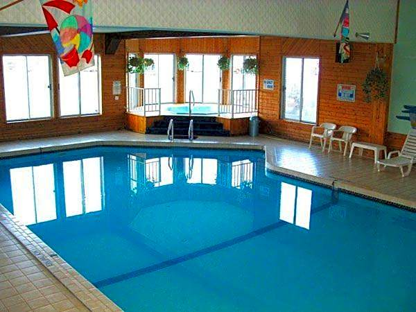 Ramada by Wyndham Mackinaw City Waterfront