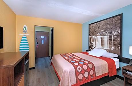1 Queen Bed Non-Smoking
