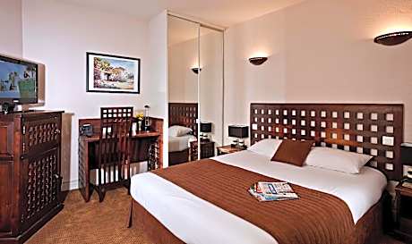 Comfort Queen Room with Patio View