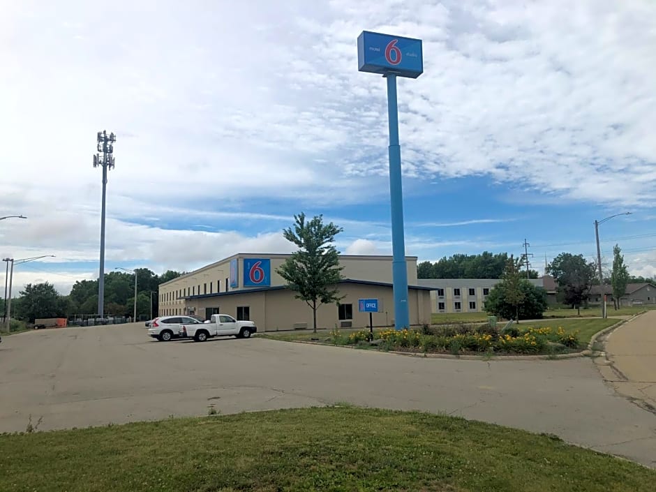 Motel 6 Peoria, IL