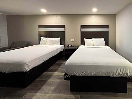 2 Queen Beds | Non-Smoking, Micfridge