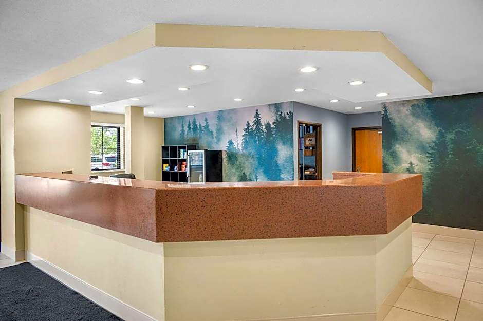 White Pine Inn & Suites