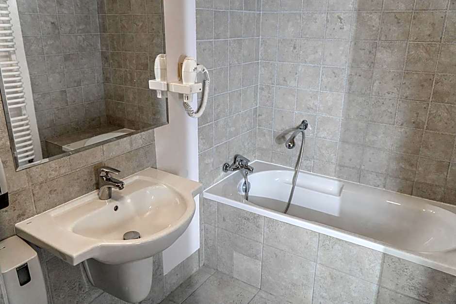 HOTEL CICHA WODA NIEPORĘT