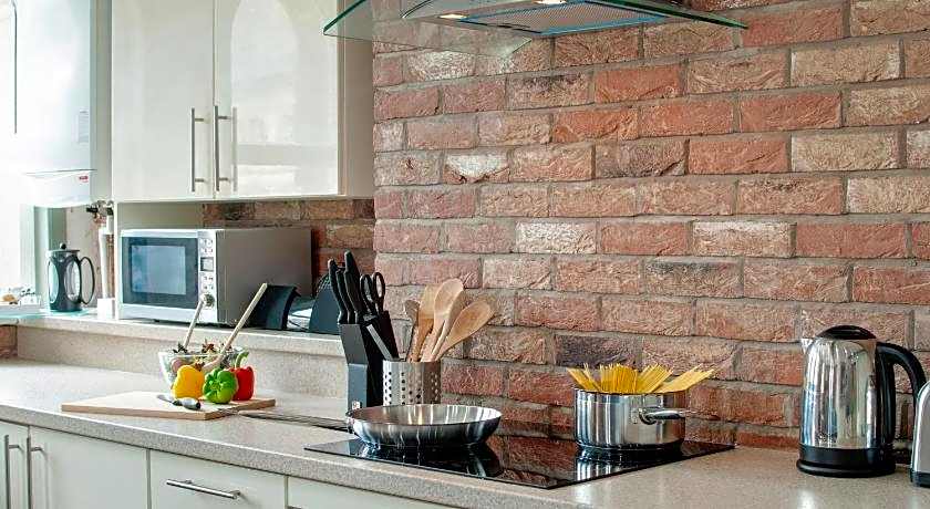 Base Serviced Apartments - Sir Thomas Street