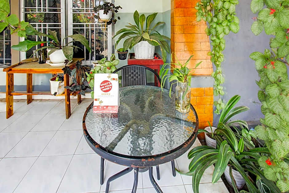 OYO Life 93154 White Kos Jenggala