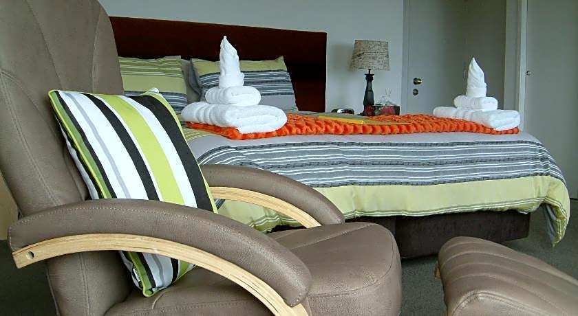 Bay Water Views Bed & Breakfast