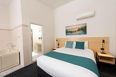 Queen Room with Spa Bath