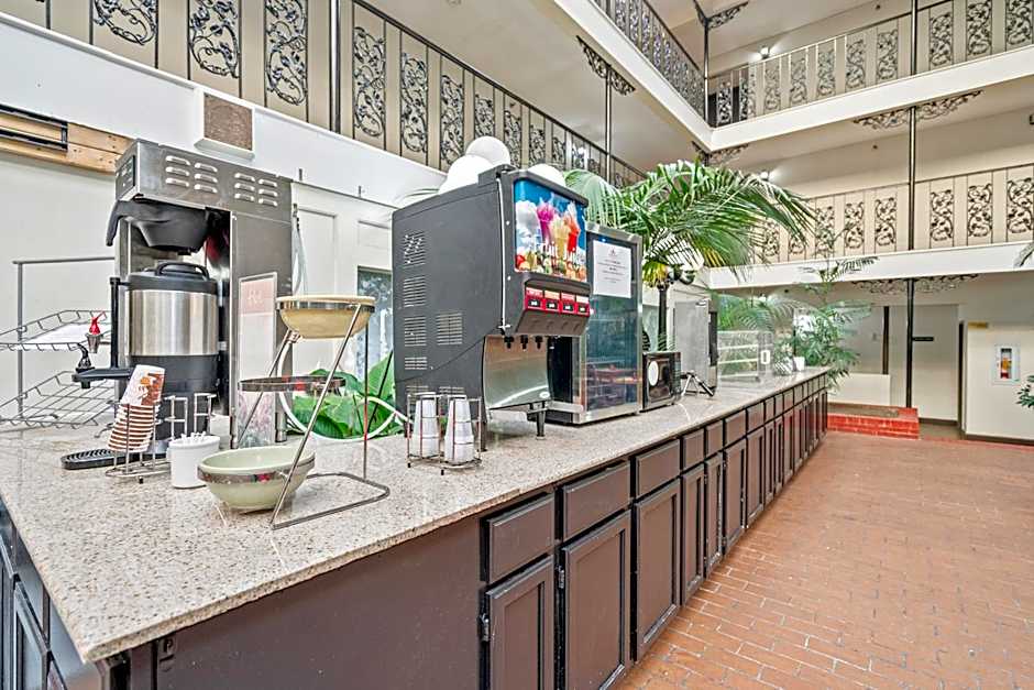 Coratel Plus Suites Wichita West Airport