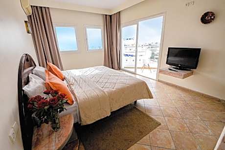 Double or Twin Room with Sea View